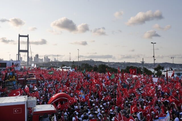 Τουρκία: Χιλιάδες στους δρόμους για τα θύματα του αποτυχημένου πραξικοπήματος