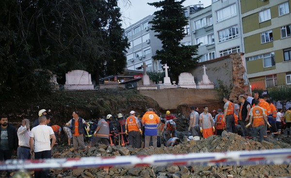 Άνοιξαν οι ουρανοί στην Κωνσταντινούπολη