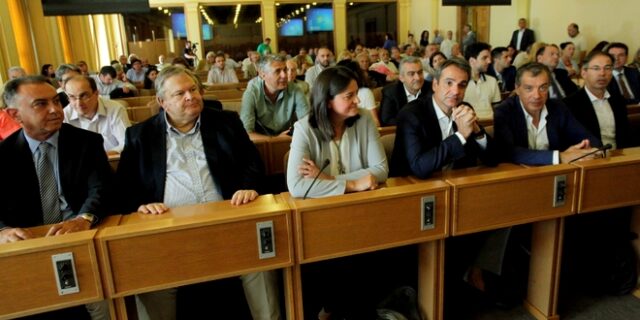 Βέλη Γαβρόγλου κατά της αντιπολίτευσης: Για εμάς η Παιδεία δεν είναι σαμπουάν
