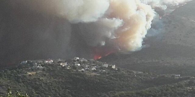 Κοντά σε σπίτια η φωτιά στην Πάτρα. Συνεχείς αναζωπυρώσεις στη Μάνη