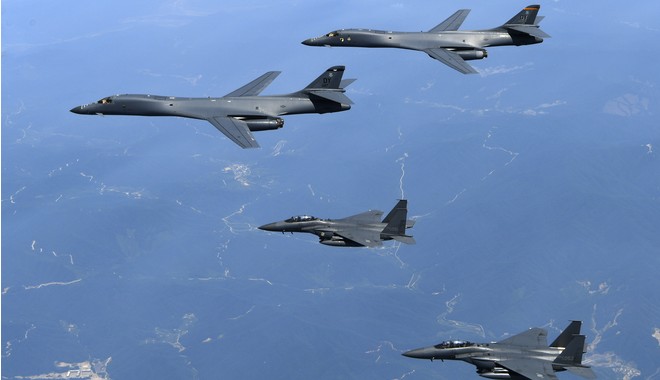 Ο Τραμπ απάντησε με υπερπτήση βομβαρδιστικών πάνω από την κορεατική χερσόνησο