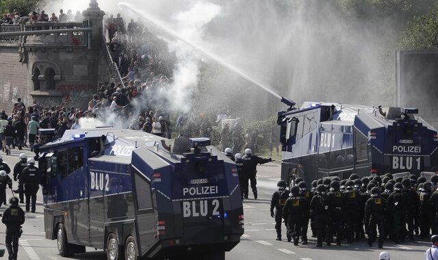 G20: Αστυνομικός έριξε προειδοποιητική βολή για να ξεφύγει από διαδηλωτές