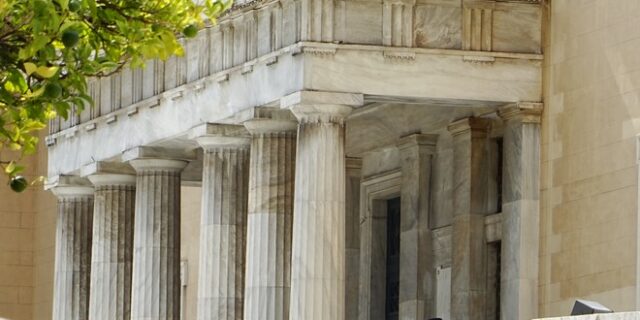Τα κόμματα μαλώνουν ενώ ο κόσμος αλλάζει