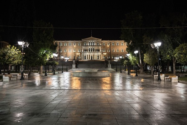 Ένας ομοφοβικός ρατσιστής εξευτέλισε τη Βουλή των Ελλήνων