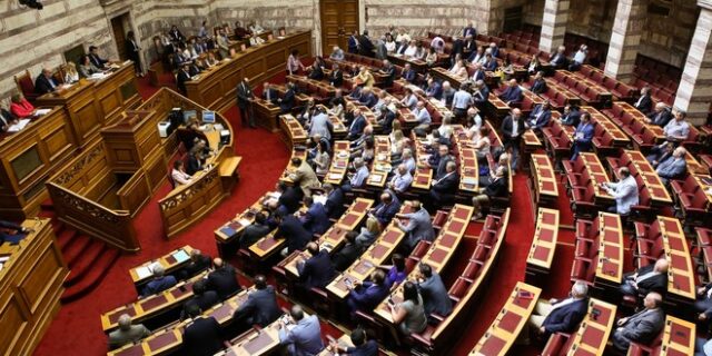 Πολυνομοσχέδιο ΟΤΑ: Κατατέθηκε στη Βουλή. Τι περιλαμβάνουν τα 140 άρθρα