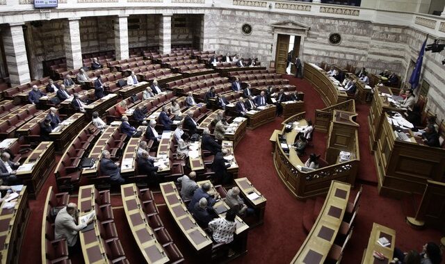 Η Βουλή θα διαθέσει ένα εκατ. ευρώ για τους πληγέντες στη Δυτική Αττική