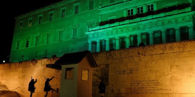 Ο πόλεμος στο κέντρο, το αντάρτικο δεξιά και αριστερά
