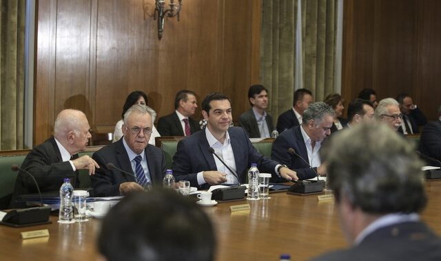 Ανασχηματισμός: ‘Ζεσταίνεται’ στη ΝΔ, ‘παγώνει’ στο Μαξίμου