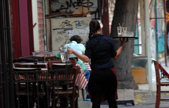 Καφετέρια στην Κρήτη δεν έκοψε αποδείξεις 1,4 εκ. από delivery – 14 επιχειρήσεις εστίασης απέκρυψαν 5,2 εκ. ευρώ