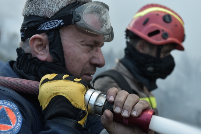 Ντροπή: Άφησαν πυροσβέστες έξω από το πλοίο στην Κεφαλονιά