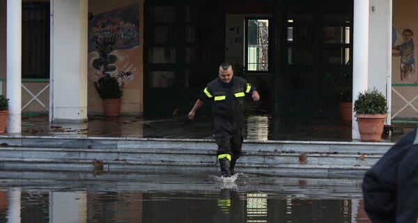 Σε πύρινο κλοιό η Αλβανία. Συνδρομή δύο ελληνικών αεροσκαφών στην κατάσβεση