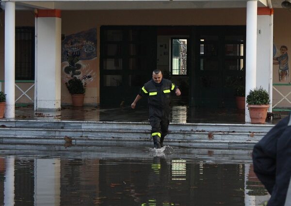 Σε πύρινο κλοιό η Αλβανία. Συνδρομή δύο ελληνικών αεροσκαφών στην κατάσβεση