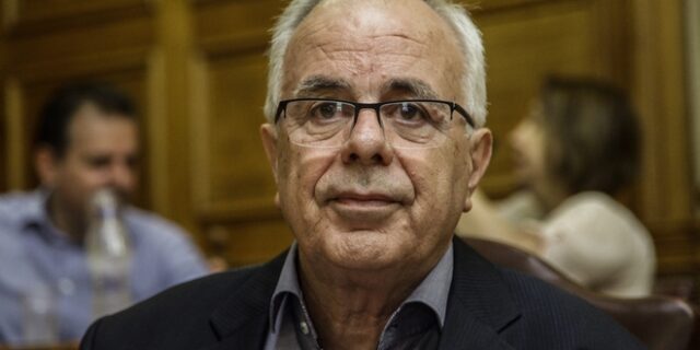 Αποστόλου: Αντιμετωπίζουμε μια από τις πλέον δύσκολες πυρκαγιές