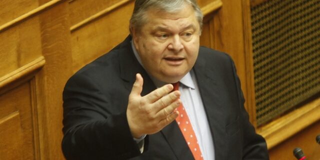 Να κληθεί ο Βαρουφάκης στην Επιτροπή Θεσμών και Διαφάνειας ζητά ο Βενιζέλος