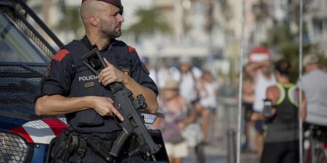Επίθεση στην Ισπανία: Αστυνομικός εξουδετερώνει μόνος τέσσερις τρομοκράτες