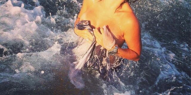 Topless η εγκυμονούσα Αγγελική Δαλιάνη