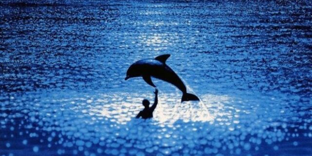 Η Ελλάδα της μαυρίλας ή του απέραντου γαλάζιου;