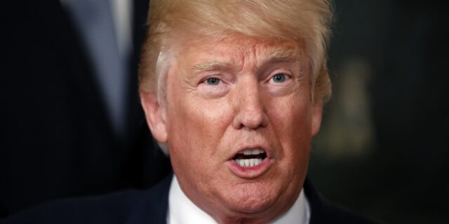 Ο Τραμπ ρίχνει το φταίξιμο στα ΜΜΕ: ‘Διαστρέβλωσαν τις δηλώσεις μου’ για τη Βιρτζίνια