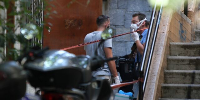 Άγριος φόνος στα Εξάρχεια: Ηλικιωμένος βρέθηκε δεμένος πισθάγκωνα