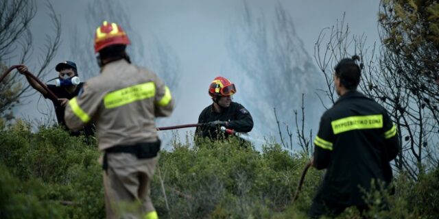 Χειροπέδες σε τρεις άνδρες για εμπρησμό