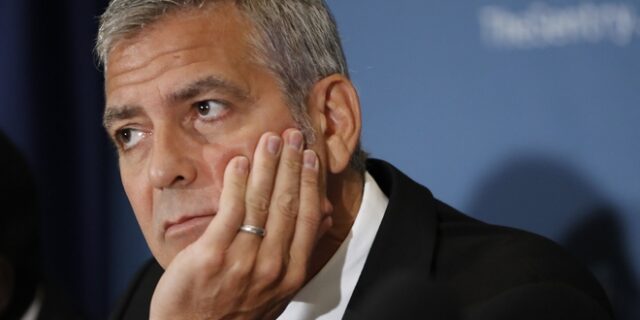 Εξαντλημένος ο Τζορτζ Κλούνεϊ μετά τη γέννηση των διδύμων