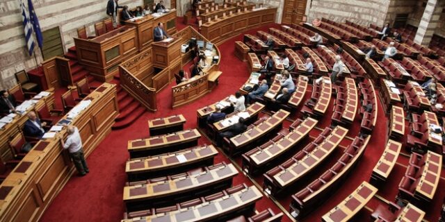 Η αντιπολίτευση πήγε παραλία!