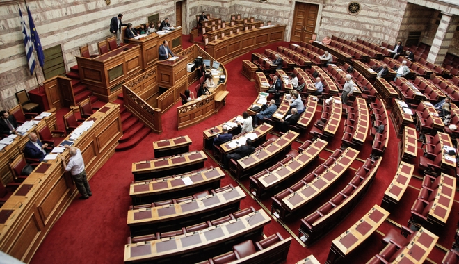 Ευρεία συναίνεση στη Βουλή για τη διόρθωση φύλου από τα 15 έτη