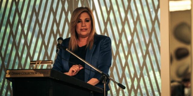 Επικοινωνία Γεννηματά με τον αρχηγό της Πυροσβεστικής για τη φωτιά στον Κάλαμο