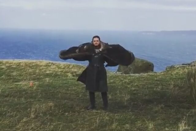 Game of Thrones: Ο Jon Snow νομίζει πως είναι δράκος και η Daenerys γελά