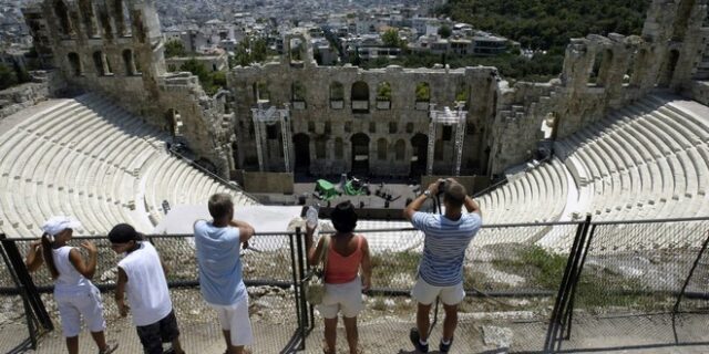 Η Βρετανία συνεχίζει να τρομοκρατεί τους πολίτες της για την Ελλάδα