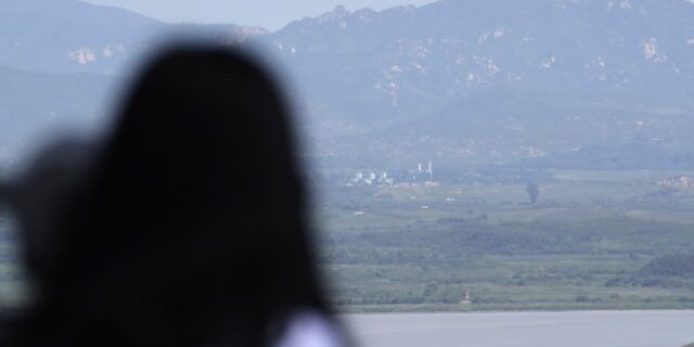 Η Νότια Κορέα απάντησε με ασκήσεις πραγματικών πυρών στον Κιμ Γιονγκ Ουν