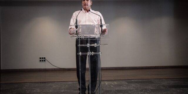 O Καμίνης ανακοίνωσε την υποψηφιότητα του για το νέο φορέα της κεντροαριστεράς