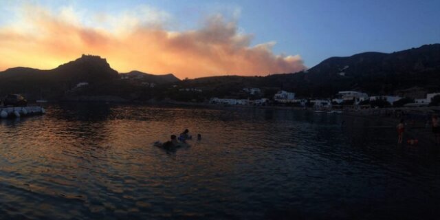 Κύθηρα: Στο νοσοκομείο πυροσβέστης. Οι φλόγες κοντά στα σπίτια