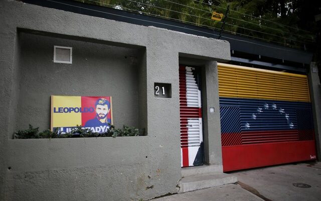 Βενεζουέλα: Σε κατ’ οίκον περιορισμό ο ηγέτης της αντιπολίτευσης Λεοπόλδο Λόπες