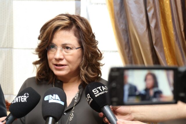 Μ. Σπυράκη: Ο Καραμανλής είπε για πάγωμα συντάξεων κι ο Παπανδρέου ‘λεφτά υπάρχουν’