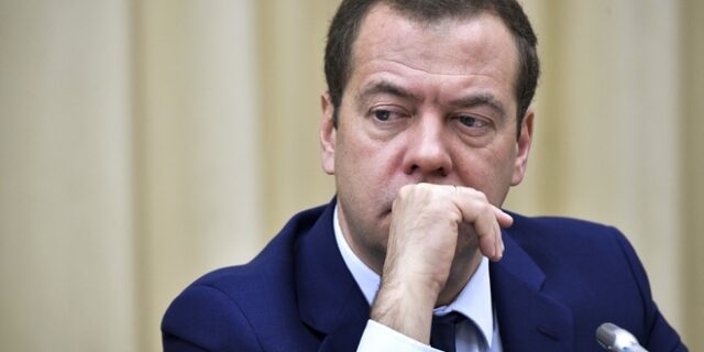 Μεντβέντεφ: Οι ΗΠΑ μας κήρυξαν εμπορικό πόλεμο