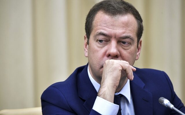 Μεντβέντεφ: Οι ΗΠΑ μας κήρυξαν εμπορικό πόλεμο