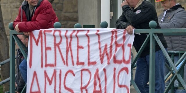 Ακροδεξιοί αποδοκίμασαν τη Μέρκελ σε προεκλογική συγκέντρωση