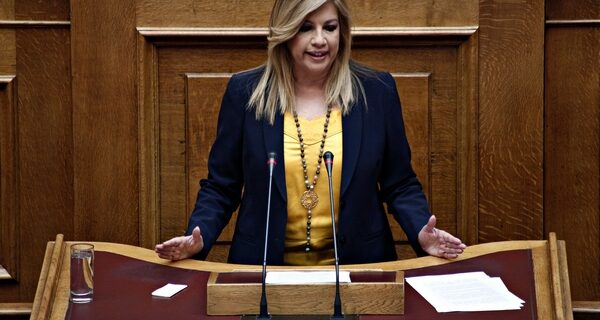 Γεννηματά: Διπλασιάζουν, δεν καταργούν τις πανελλήνιες