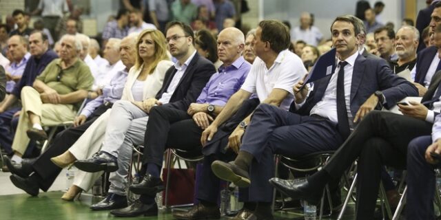 Το γαλάζιο δίλημμα απέναντι στη ΔΗΣΥ