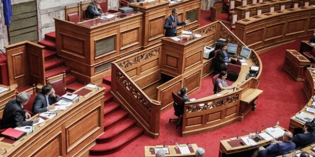 Γαλάζιες διαμαρτυρίες για απουσία Τσίπρα