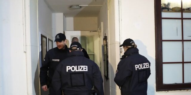 Γερμανία: Περαστικός ξυλοφόρτωσε τουρίστα που χαιρετούσε ναζιστικά
