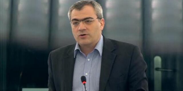 Παπαδάκης: Ανιστόρητη λαθροχειρία η εξίσωση κομμουνισμού – ναζισμού