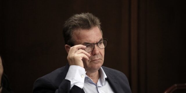 Πετρόπουλος: ‘Ψέμα ότι οι αυτοαπασχολούμενοι δίνουν το 70% του εισοδήματος σε φόρους’