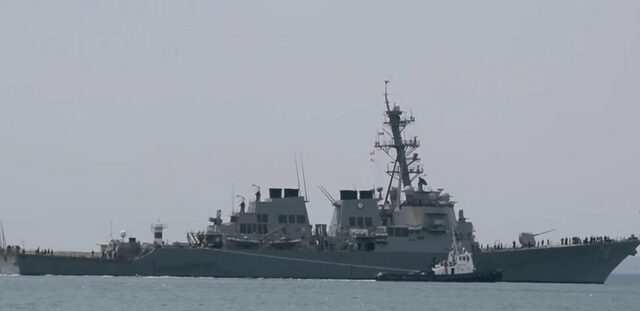 Πειραιάς: Η στιγμή της αναχώρησης του αντιτορπιλικού των ΗΠΑ USS Porter
