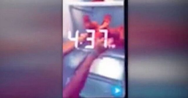 Βίντεο: Babysitters βάζουν το μωρό στο ψυγείο για να σταματήσει να κλαίει