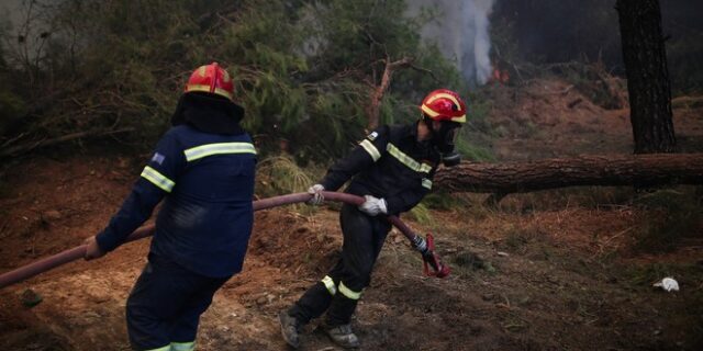 Οι άνδρες της πυροσβεστικής δεν κάνουν διακοπές