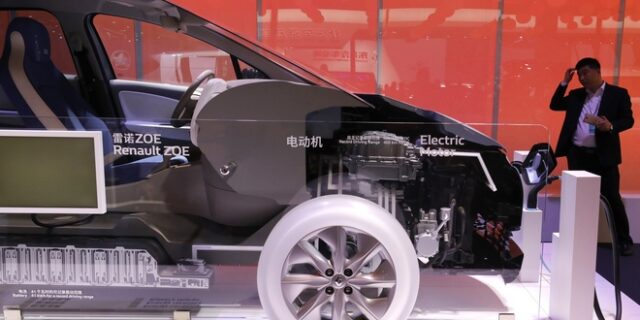 Συμφωνία ιρανικών εταιριών με Renault για την παραγωγή 150.000 οχημάτων