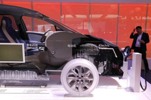 Συμφωνία ιρανικών εταιριών με Renault για την παραγωγή 150.000 οχημάτων