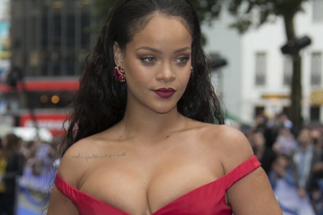 Rihanna: Δίσκοι, εσώρουχα και η πιο πλούσια τραγουδίστρια στον πλανήτη